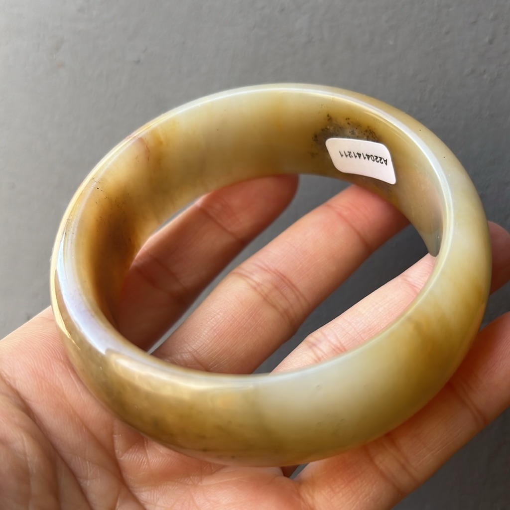 Gorgeous New Light Beige Jade Bangle Bracelet